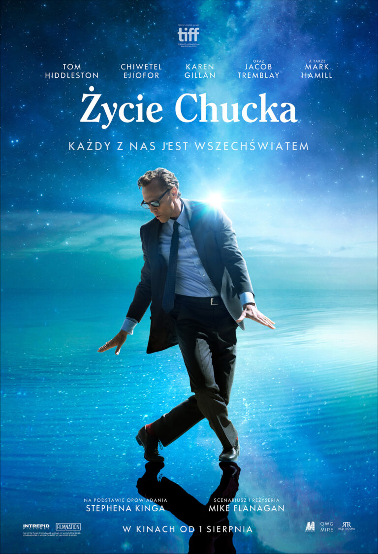 okładka filmu ,,Życie Chucka" - Mężczyzna tańczący na niebieskim tle w wodzie