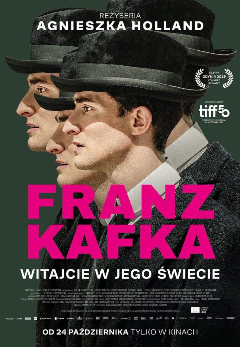 Plakat filmu „Franz • Kafka”: trzy nachodzące na siebie twarze mężczyzny na czarnym tle, pod nimi tytuł „FRANZ” i podpis „Witajcie w jego świecie”.