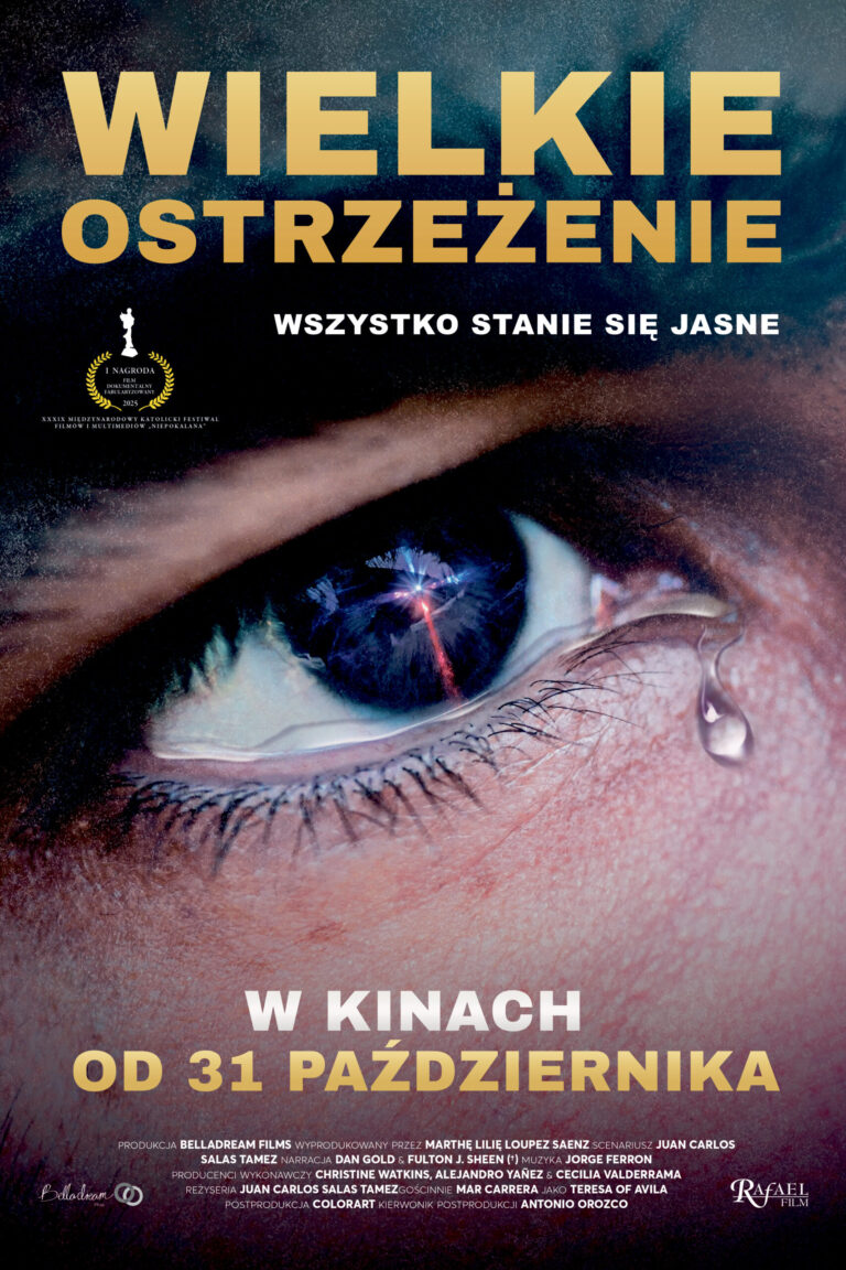 Plakat filmu „Wielkie Ostrzeżenie”. Na ciemnym tle zbliżenie ludzkiego oka, w tęczówce odbija się promień światła, a pod okiem widać jedną łzę. Nad obrazem dużymi złotymi literami tytuł „WIELKIE OSTRZEŻENIE”, pod nim mniejszymi literami motto „WSZYSTKO STANIE SIĘ JASNE”. W dolnej części plakatu informacja „W KINACH OD 31 PAŹDZIERNIKA”. Plakat utrzymany jest w atmosferze powagi i duchowej refleksji.