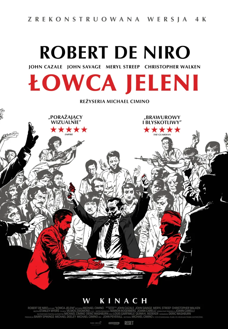Plakat ma białe tło w górnej części oraz czarne tło u dołu. W górnej części znajdują się napisy „ZREKONSTRUOWANA WERSJA 4K”, nazwisko „ROBERT DE NIRO”, nazwiska pozostałych aktorów oraz duży czerwony tytuł „ŁOWCA JELENI”. Poniżej znajduje się informacja „REŻYSERIA MICHAEL CIMINO” oraz dwa cytaty recenzentów z pięcioma czerwonymi gwiazdkami. Dolną część plakatu zajmuje czarno-biała ilustracja przedstawiająca tłum ludzi. Na pierwszym planie siedzą przy stole trzy osoby, zaznaczone w czerwonych i czarnych barwach. Za nimi znajduje się większa grupa osób, część z uniesionymi rękami. Na dole plakatu widnieje napis „W KINACH” oraz drobne informacje dotyczące filmu.